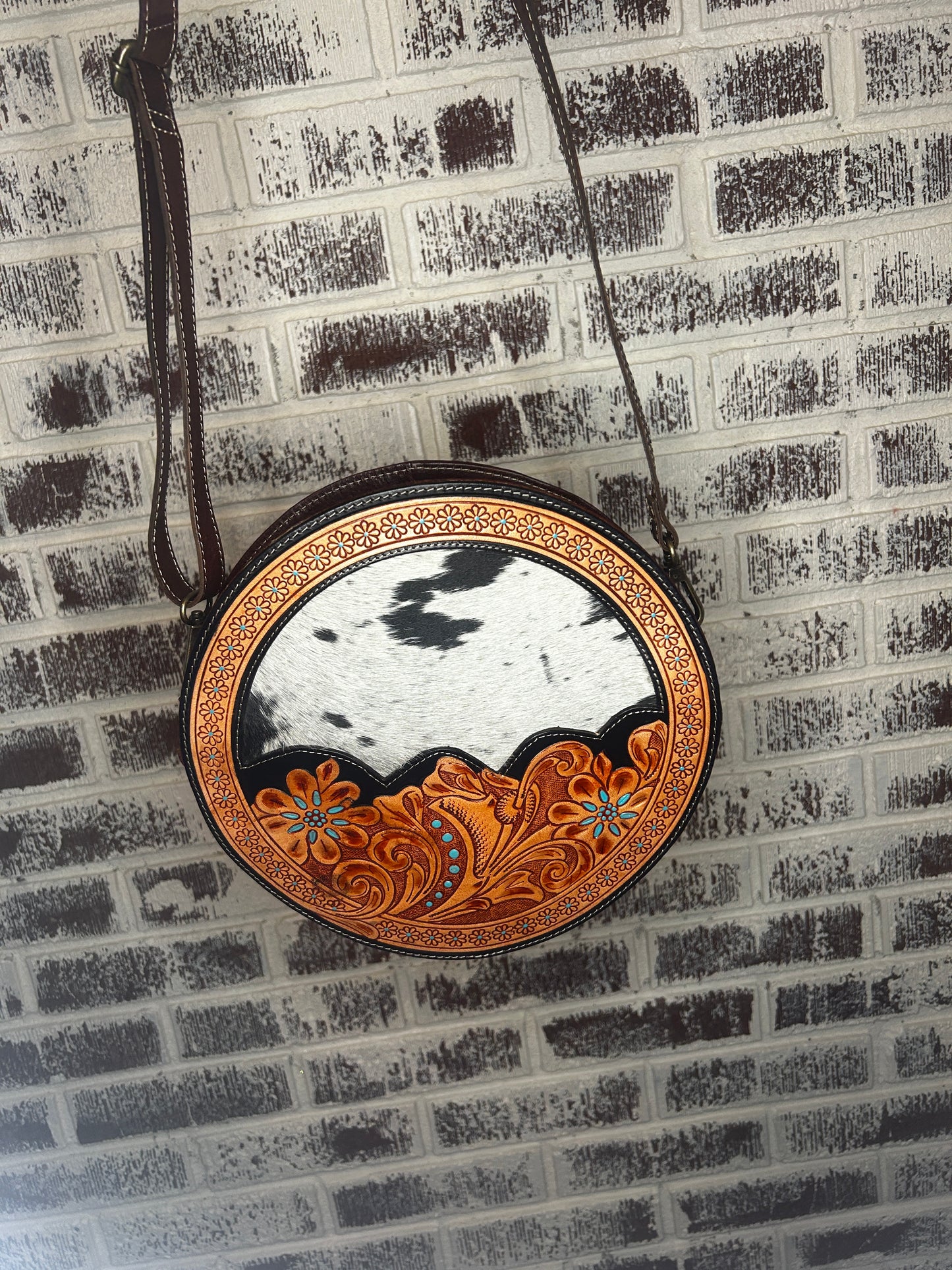Round’bout tooled bag